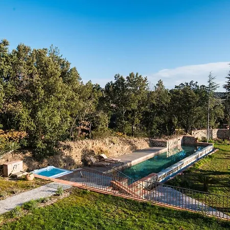 Des Colombes D'hotes & Oms