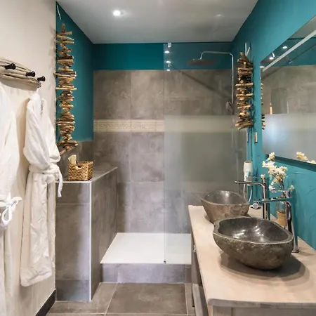 Des Colombes D'hotes & 4*