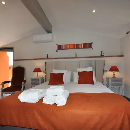 Des Colombes D'hotes & Konukevi 4*