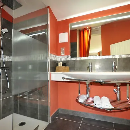 Des Colombes D'hotes & 4* Oms