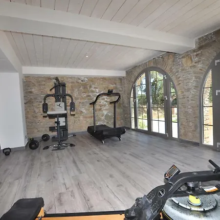 Des Colombes D'hotes & Oms