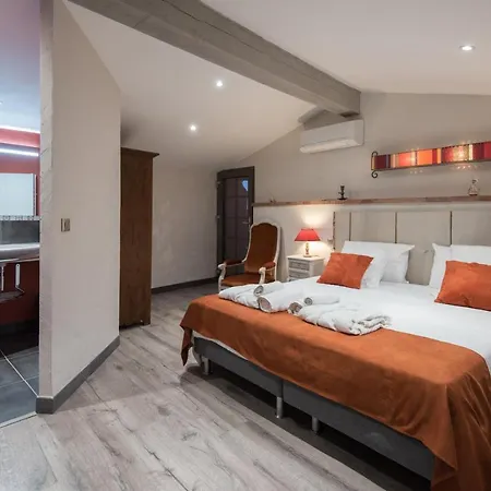 Des Colombes D'hotes & Oms