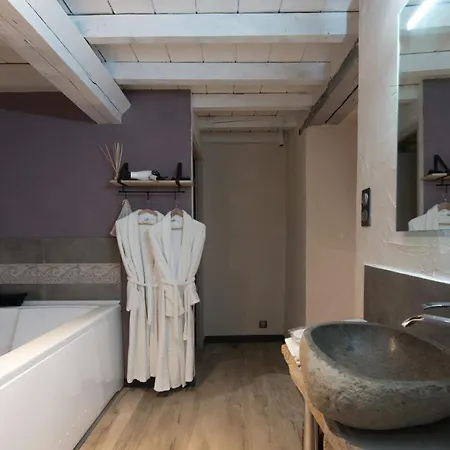 Des Colombes D'hotes & 4*