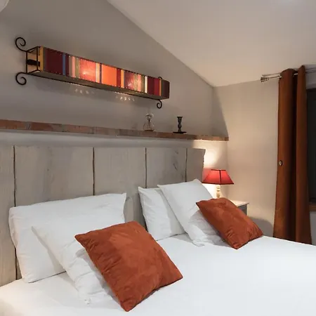 Des Colombes D'hotes & Oms