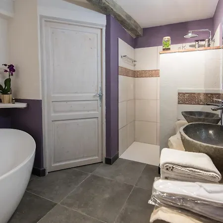 Des Colombes D'hotes & 4*