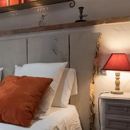 Πανσιόν Des Colombes D'hotes & Oms