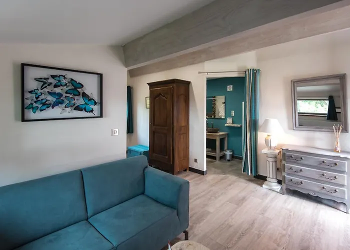 Des Colombes D'hotes & Oms