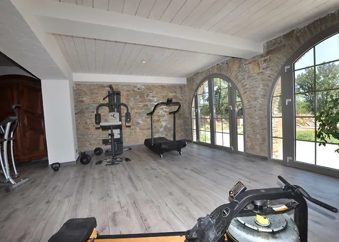 Des Colombes D'hotes & Oms