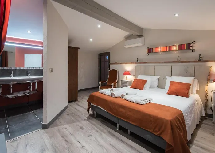 Des Colombes D'hotes & Oms