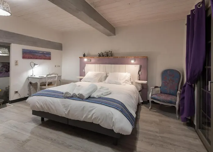 Des Colombes D'hotes & 4*