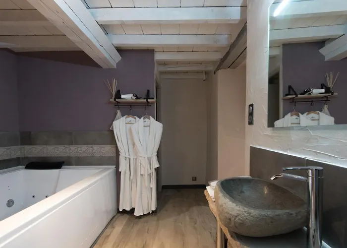 Des Colombes D'hotes & 4*