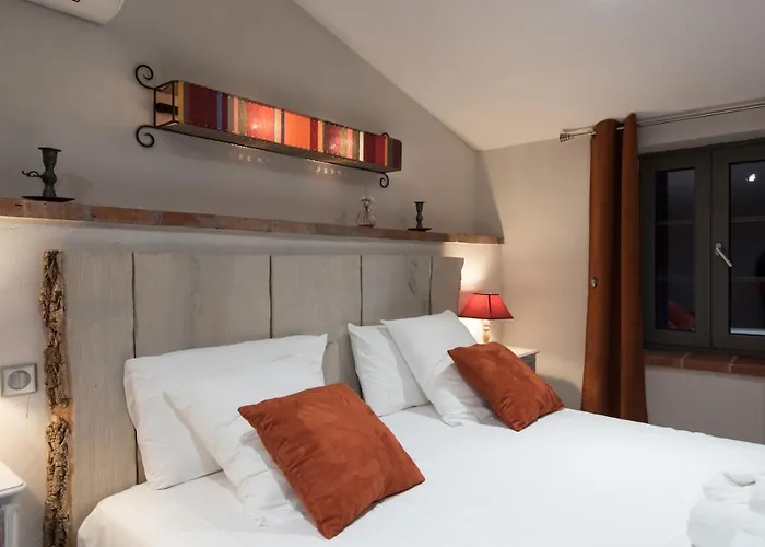 Des Colombes D'hotes & Oms